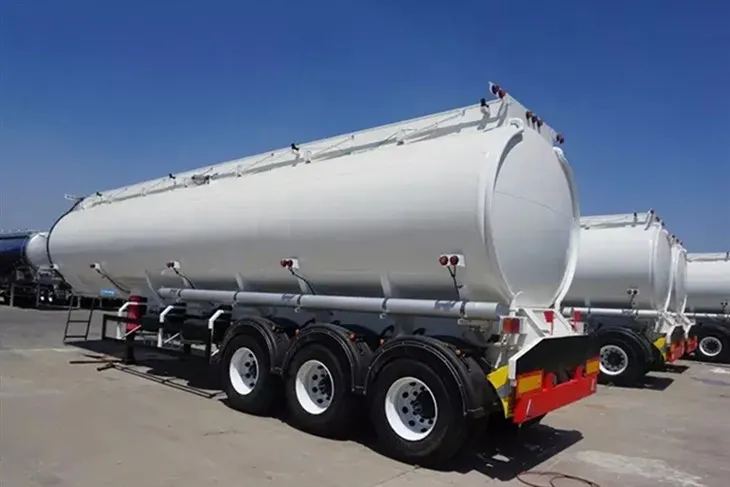 Semirreboque tanque de combustível de aço carbono 50,000 L