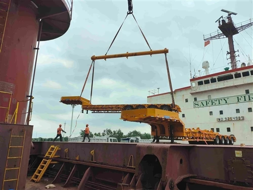 Como um trailer telescópico de 60 toneladas atende projetos de transporte pesado nas Filipinas?