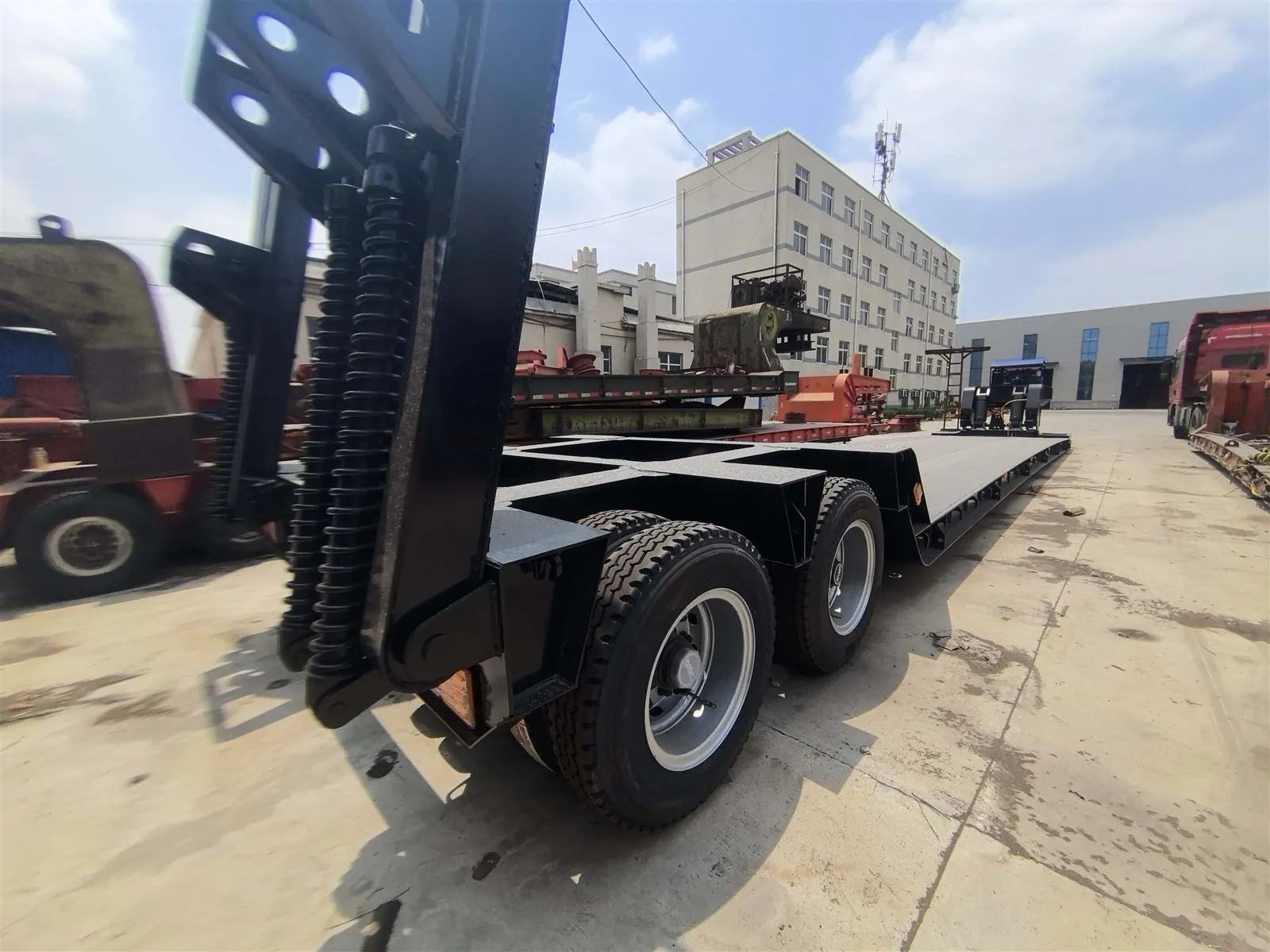 Multi-functional trailer for roller cargo 60 Ton and 45 foot container trailer 33jpg Multi-functional trailer for roller cargo 60 Ton and 45 foot container trailer 33jpg